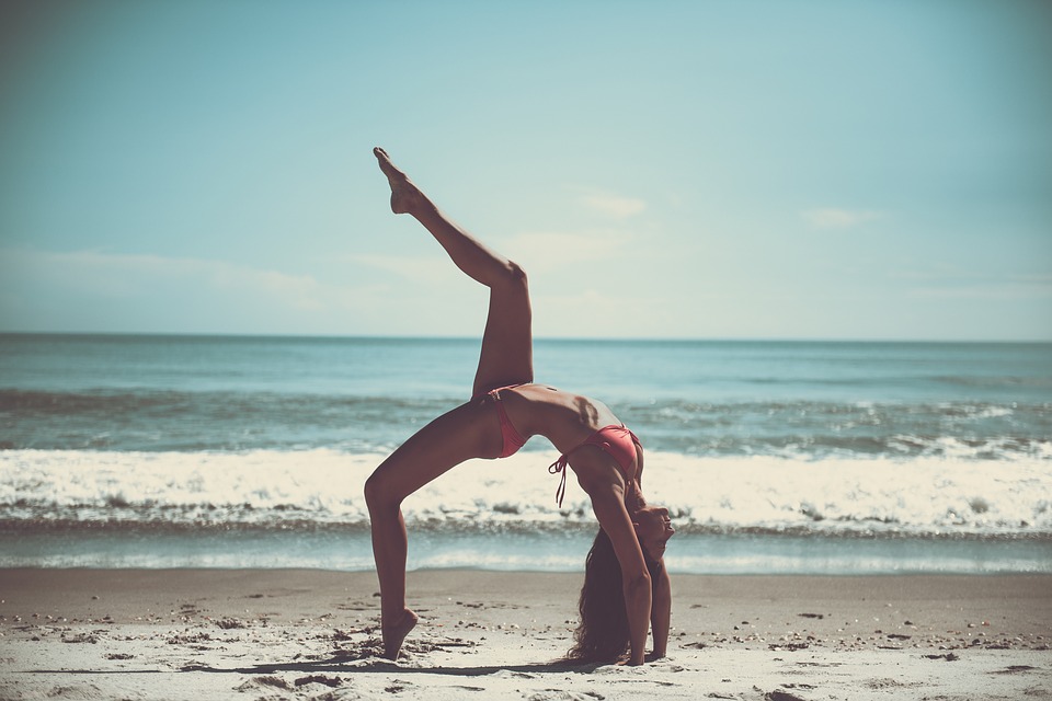 žena, pláž, cvičenie